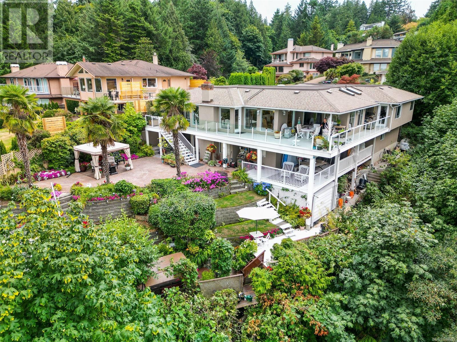 5009 Bonanza Place, Saanich, BC, V8Y 3E1