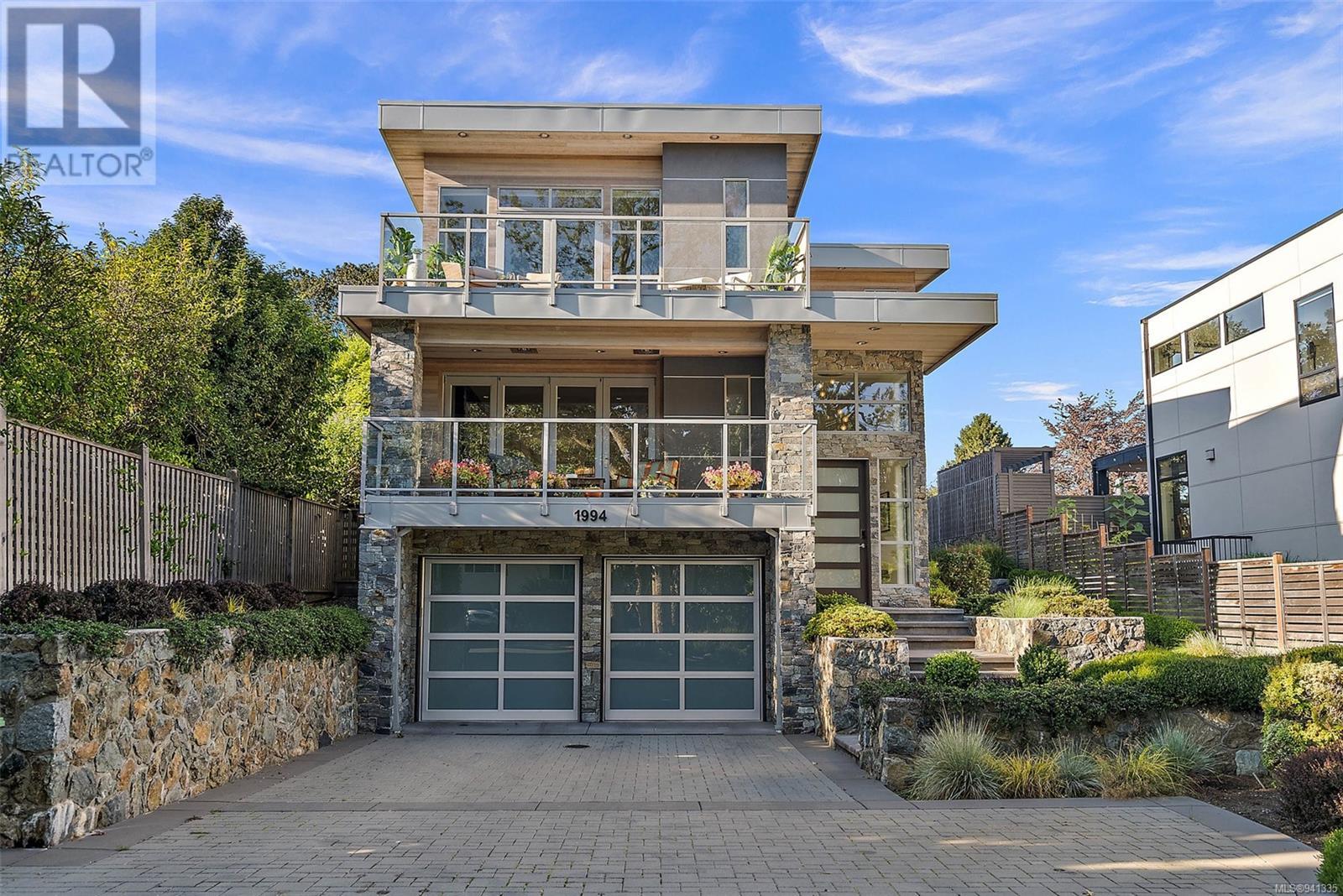 1994 Fairfield Road, Victoria, BC, V8S 1H6