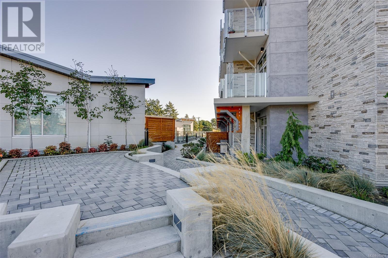 212-916 Lyall Street, Esquimalt, BC, V9A 5E6