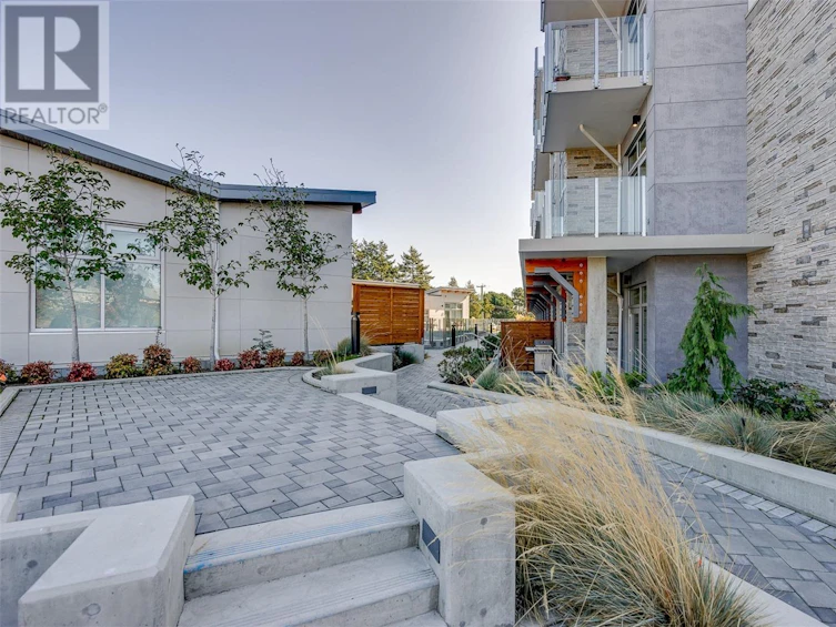 212-916 Lyall Street, Esquimalt, BC, V9A 5E6