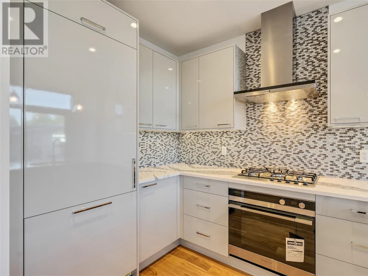 212-916 Lyall Street, Esquimalt, BC, V9A 5E6 - 9