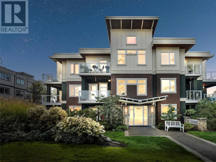 204-2415 Amherst Avenue, Sidney, BC, V8L 2H1