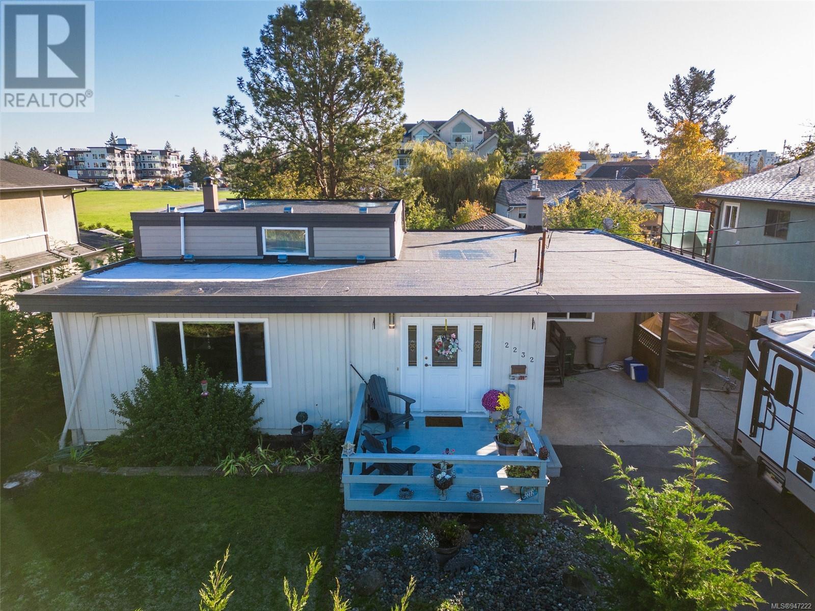 2232 James White Boulevard, Sidney, BC, V8L 1Z4