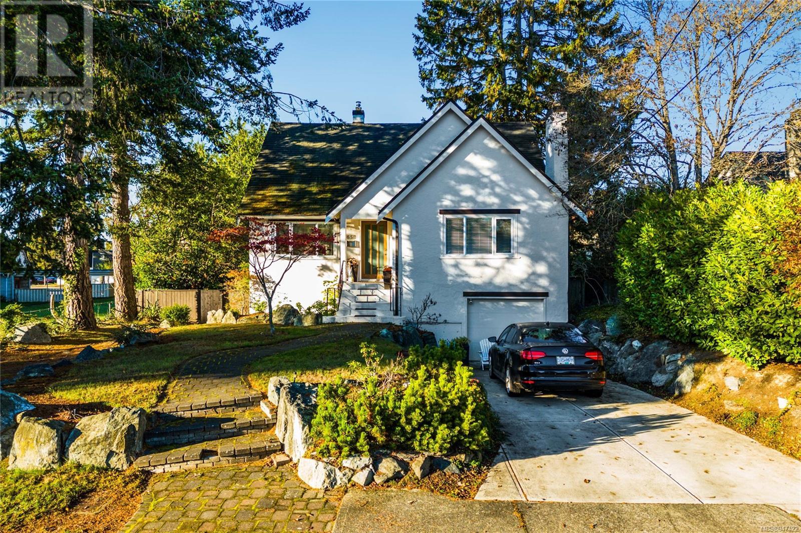 658 Richmond Avenue, Victoria, BC, V8S 3Y7