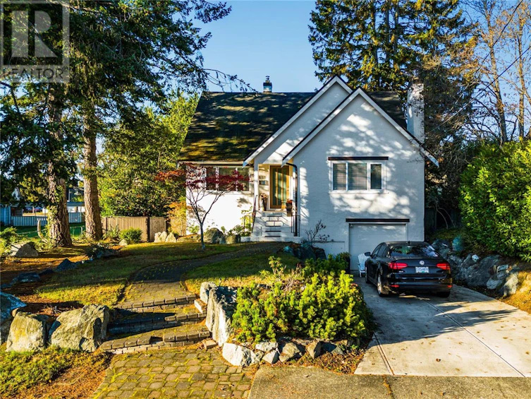 658 Richmond Avenue, Victoria, BC, V8S 3Y7