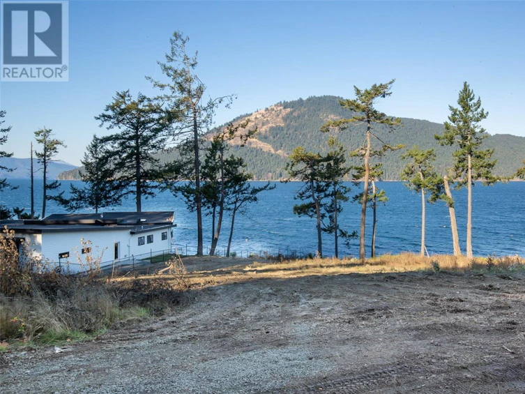 760 Lands End Road, North Saanich, BC, V8L 5K9