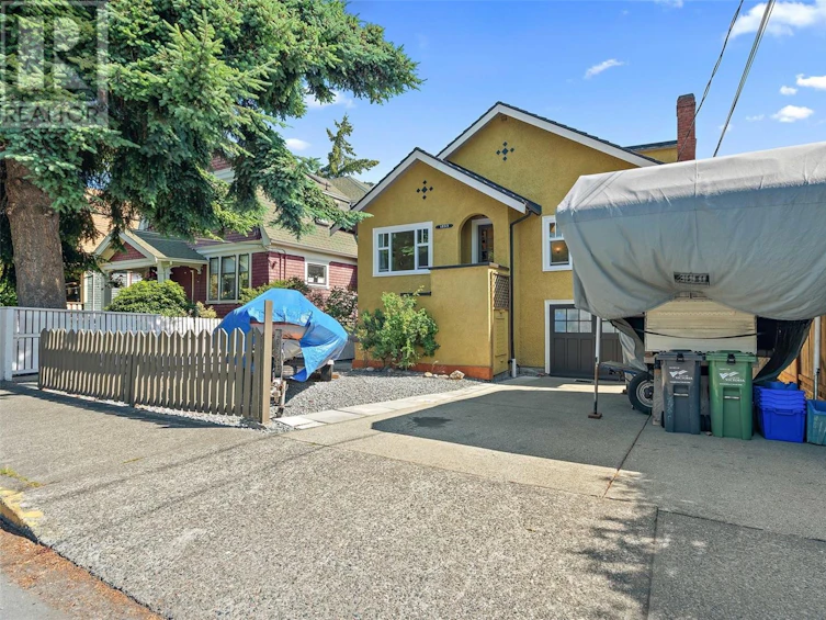 1853 Fern Street, Victoria, BC, V8R 4K4