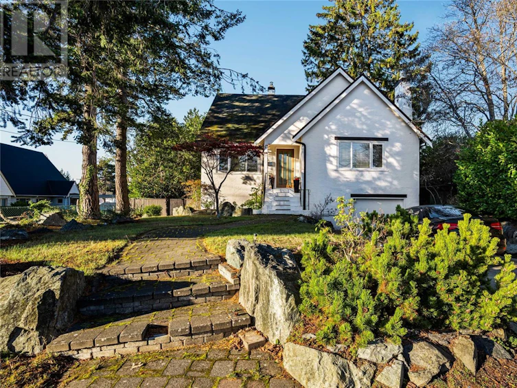 658 Richmond Avenue, Victoria, BC, V8S 3Y7