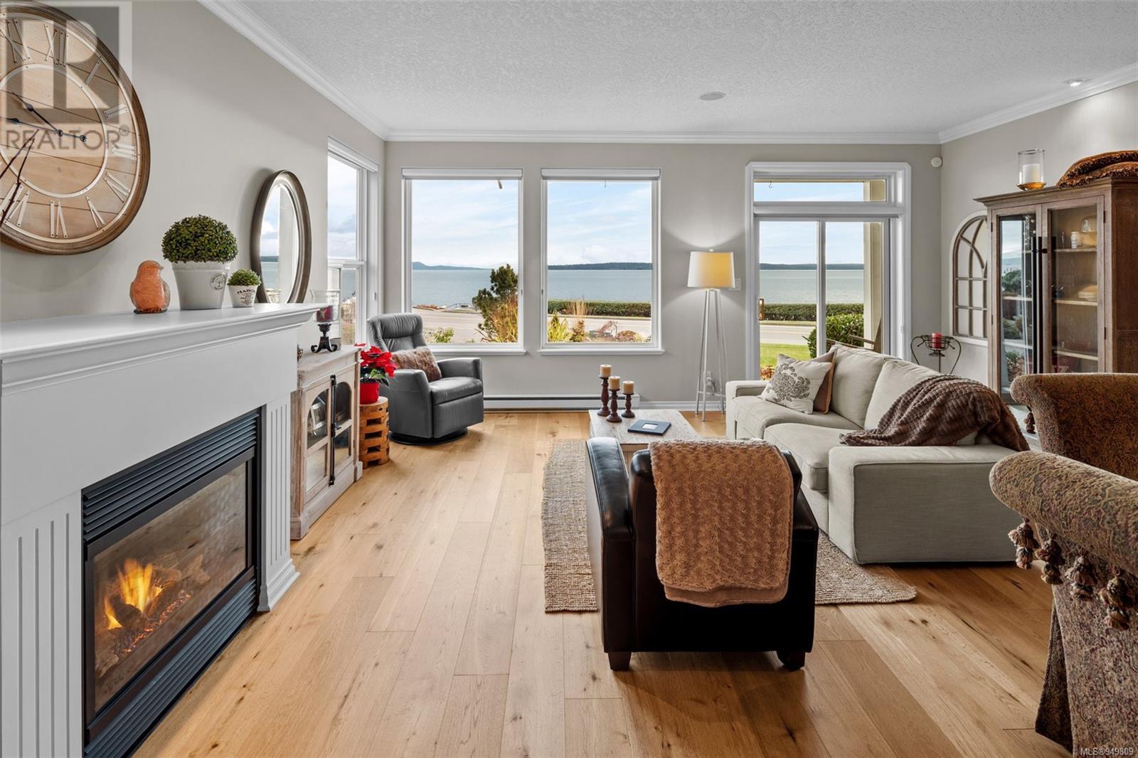 9492 Lochside Drive, Sidney, BC, V8L 1N8