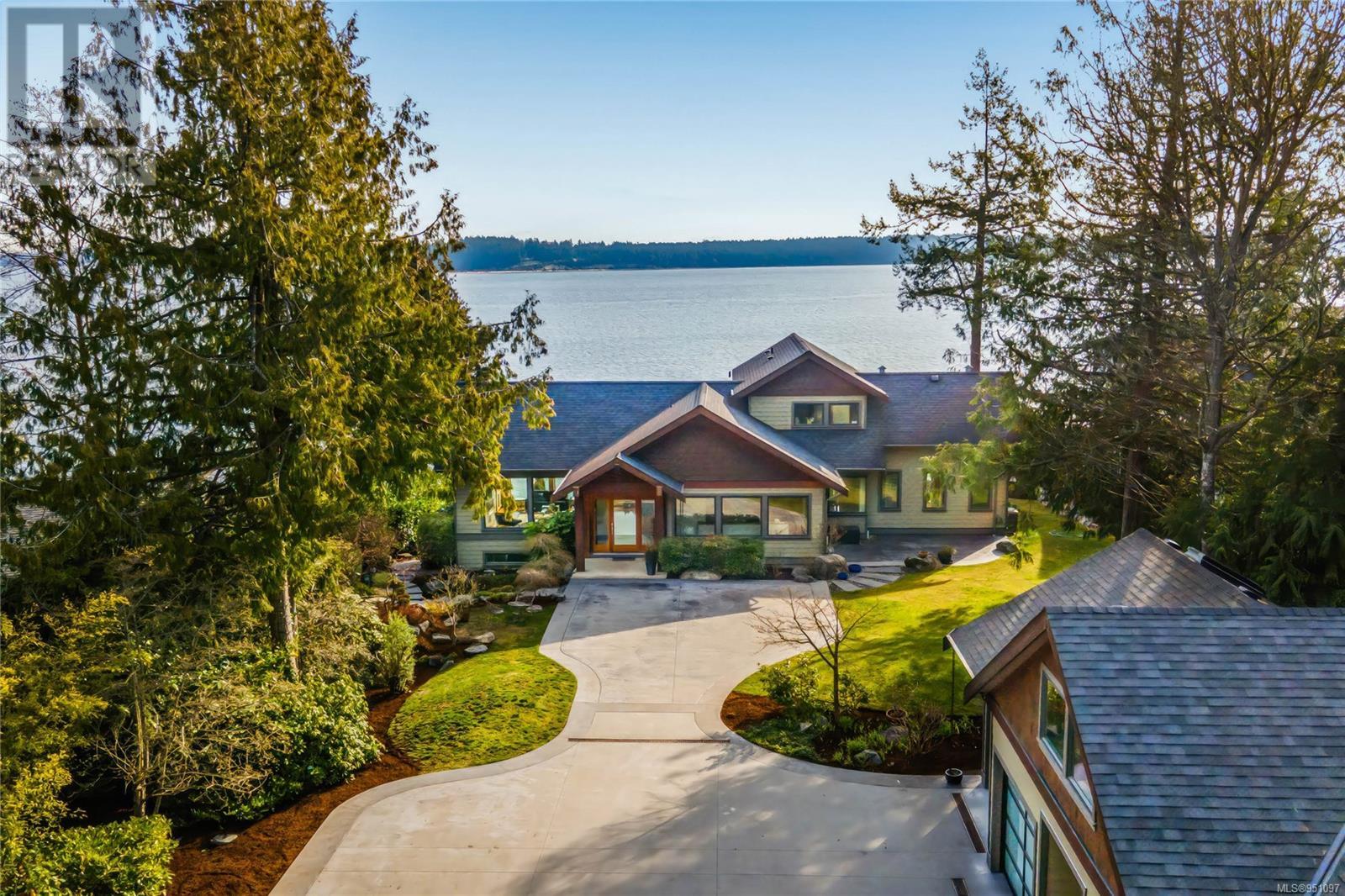 8433 Lochside Dr