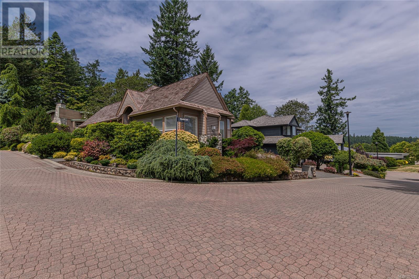 5300 Mynabird Lane, Saanich, BC, V8Y 2L3