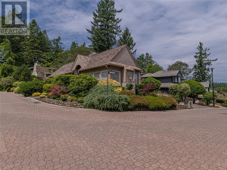 5300 Mynabird Lane, Saanich, BC, V8Y 2L3