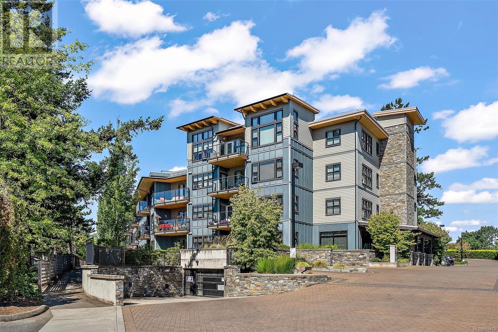 208-3912 Carey Road, Saanich, BC, V8Z 4E2