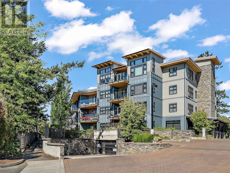 208-3912 Carey Road, Saanich, BC, V8Z 4E2