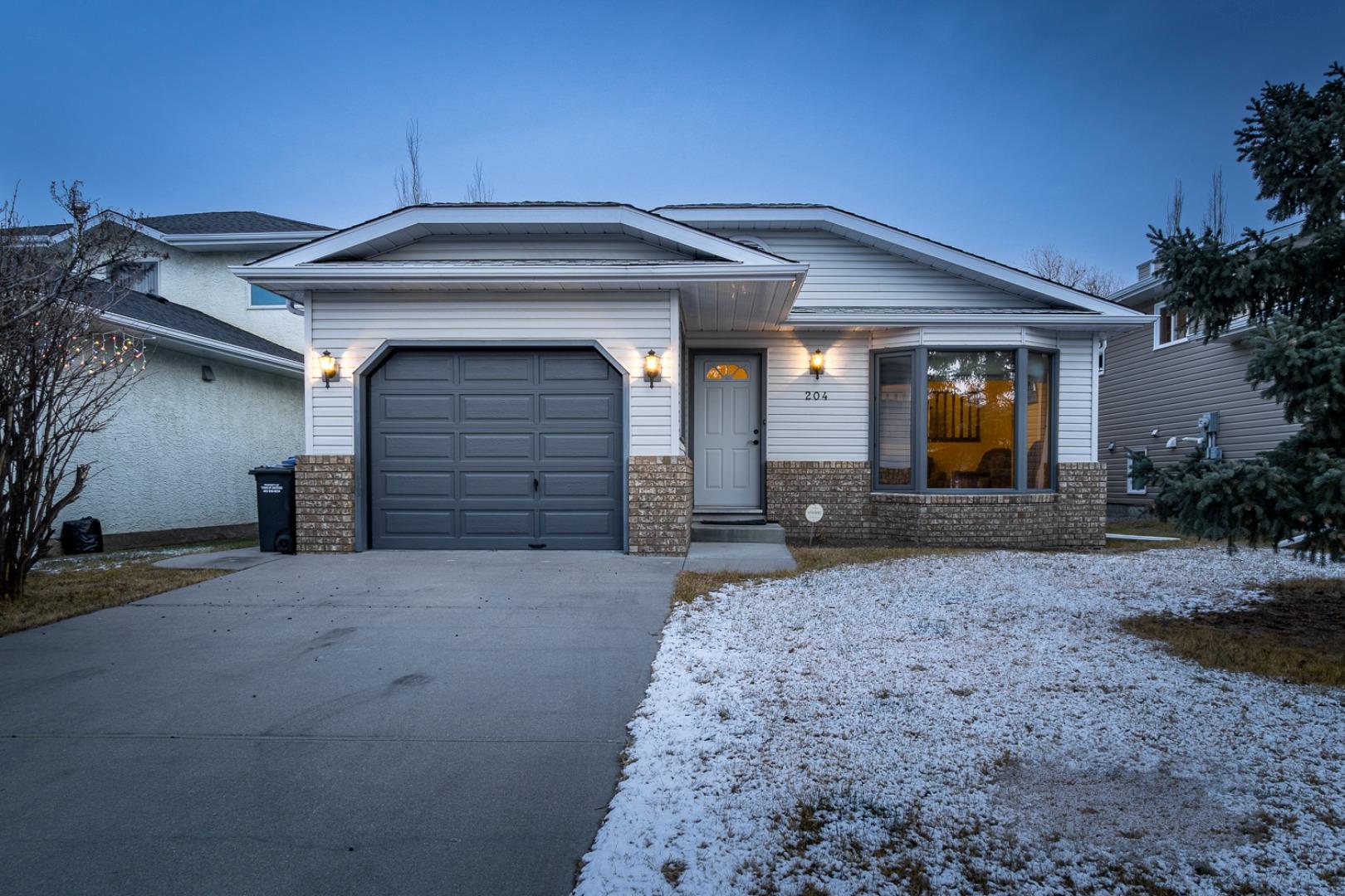 204 Hunters Place, Okotoks, AB, T1S 1K8