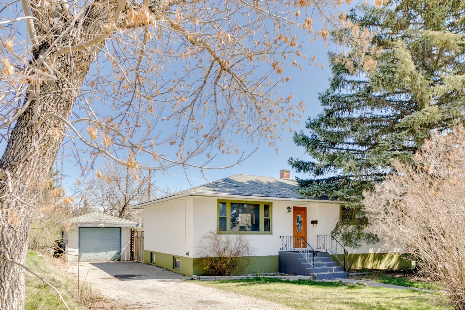 504 Thornhill Place NW, Calgary, AB, T2K 2S7