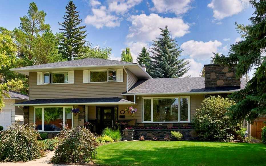 7912 Chardie Road SW, Calgary, AB, T2V 2T3