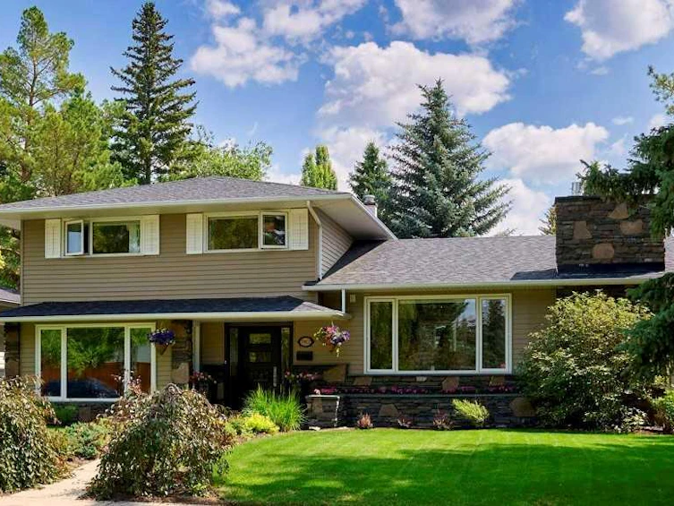 7912 Chardie Road SW, Calgary, AB, T2V 2T3