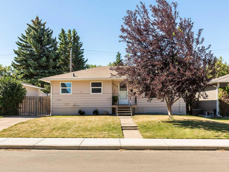 2218 8a Avenue S, Lethbridge, AB, T1J 1S7