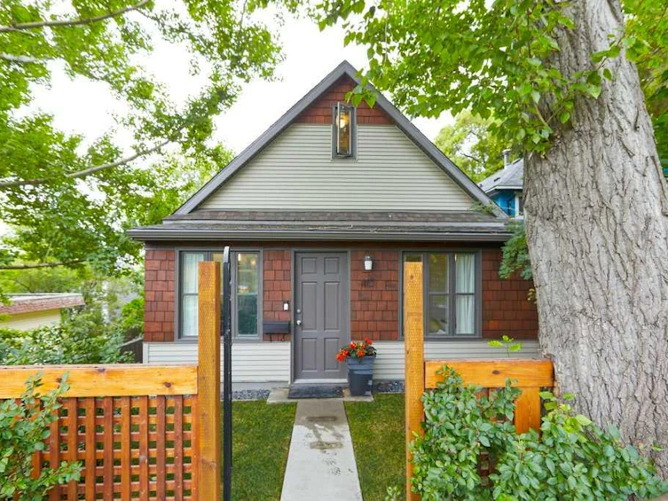 415 4 Avenue NE, Calgary, AB, T2E 0J6