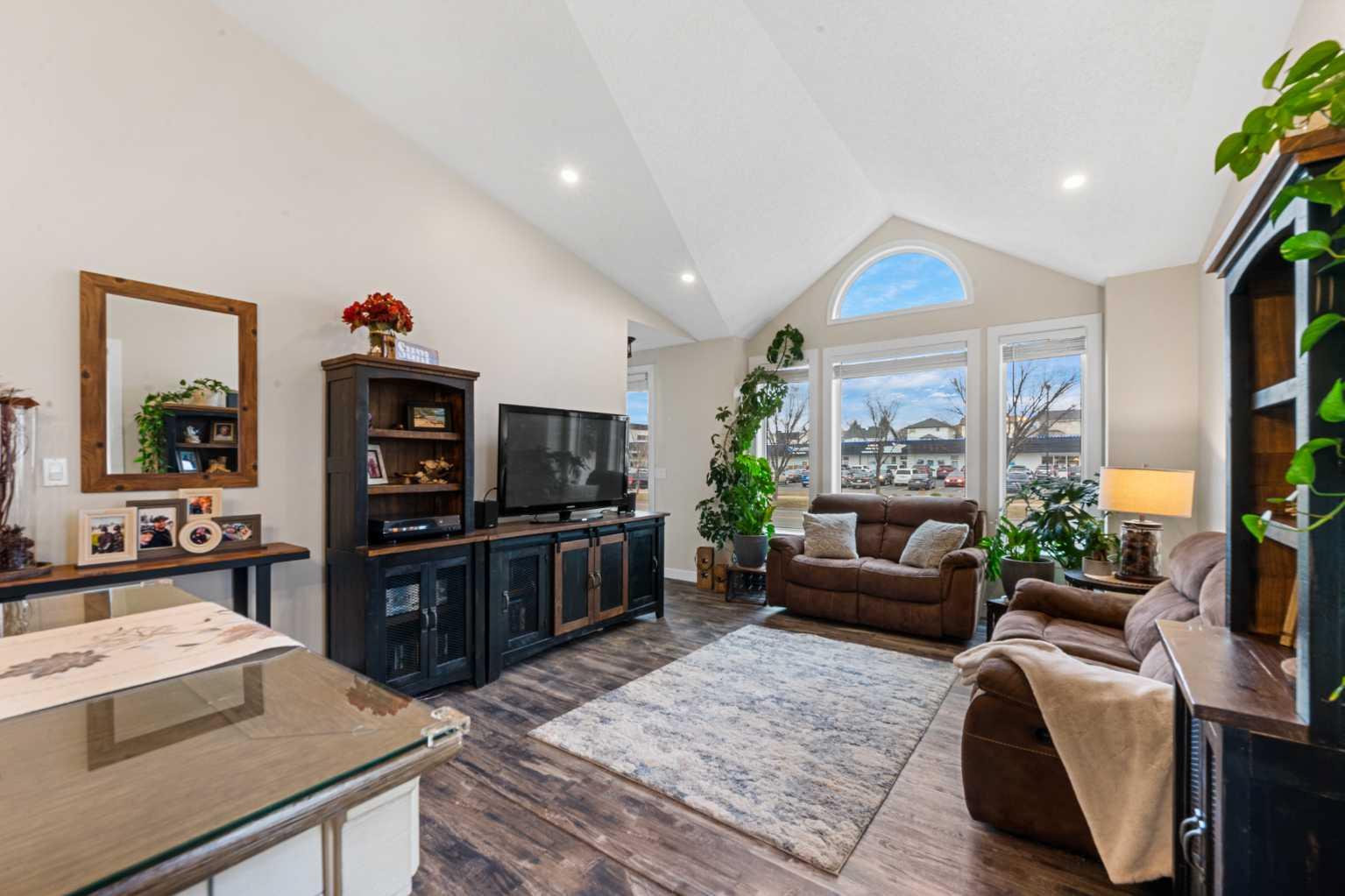 321 Main Street N, Airdrie, AB, T4B 2A2