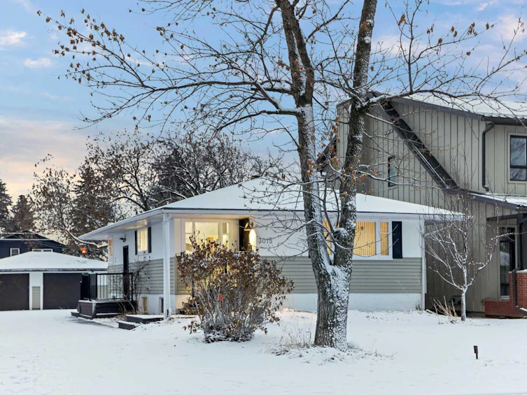 3015 34 Avenue SW, Calgary, AB, T3E 0Z1