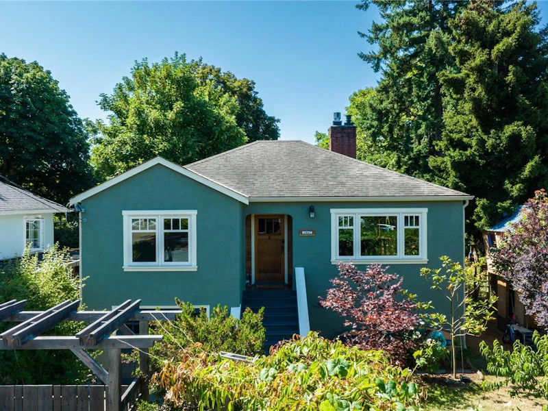 1867 Forrester Street, Saanich BC V8R 3G7