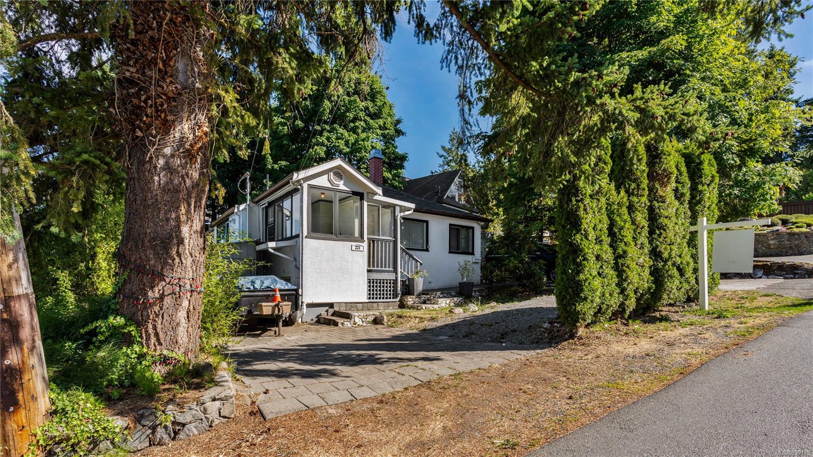 221 Stormont Road, View Royal, BC, V9B 1P7