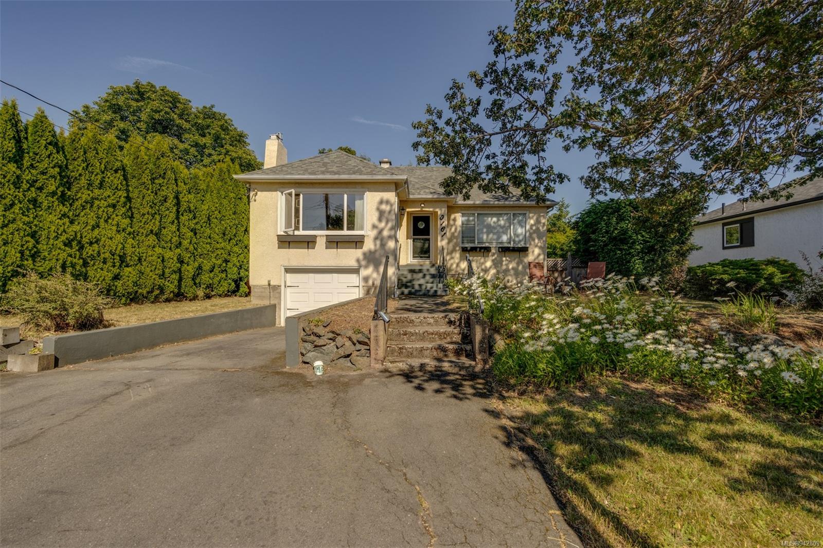 3161 Service Street, Saanich, BC, V8P 4M6