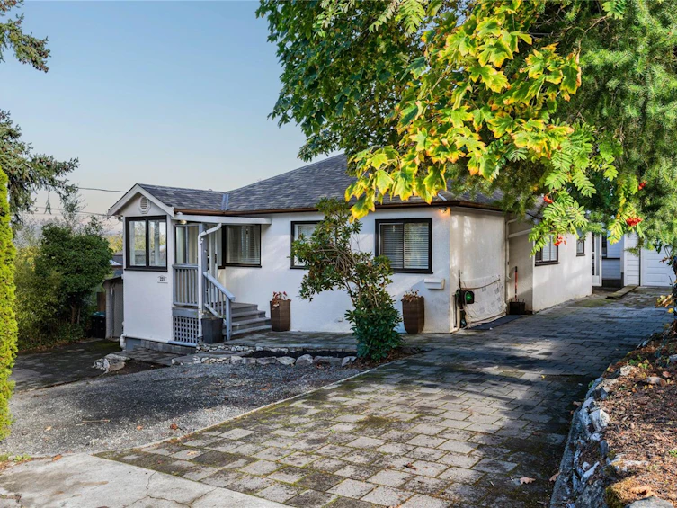 221 Stormont Road, View Royal, BC, V9B 1P7