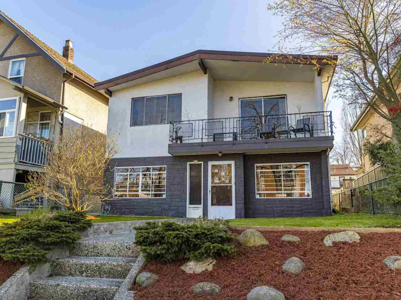 828 E Broadway Street, Vancouver BC V5T 1Y1