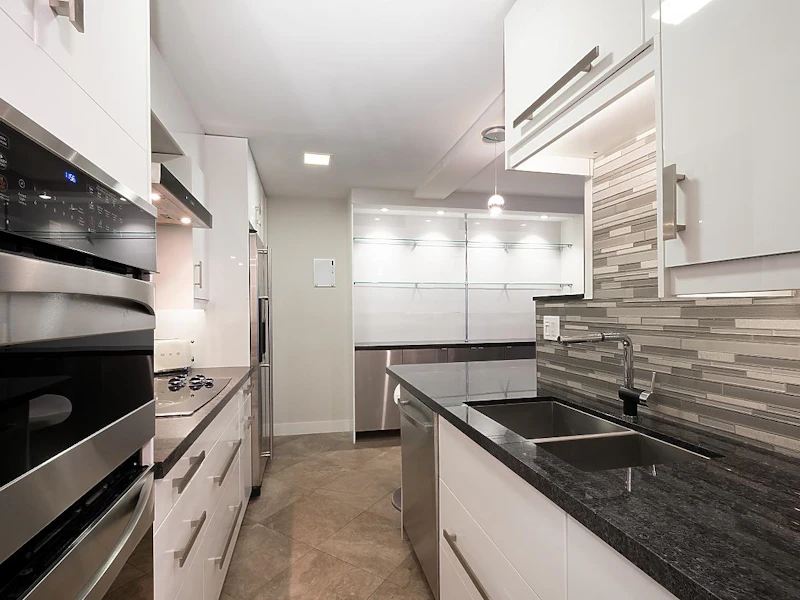 204 - 2335 York Avenue, Vancouver BC V6K 1C8