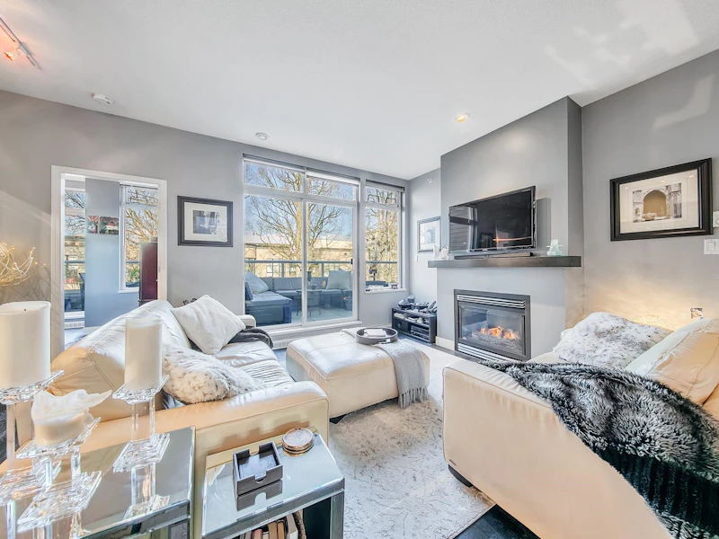 402 - 2628 Yew Street, Vancouver BC V6K 4T4