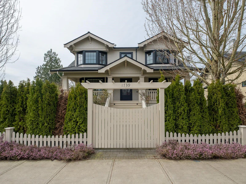 1739 Dunbar Street, Vancouver BC V6R 3L9