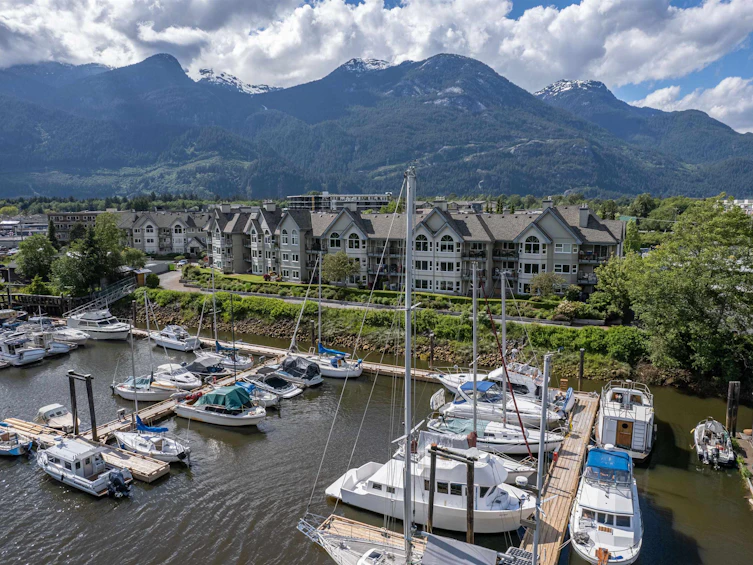 208-1468 Pemberton Avenue, Squamish, BC, V8B 0K2