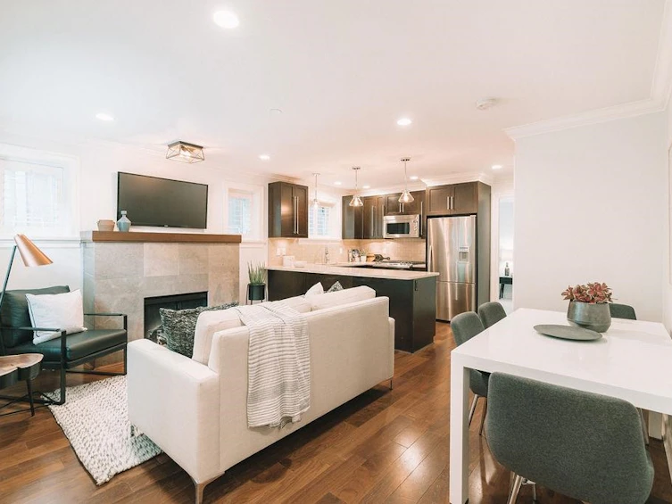 2457 W 5th Avenue, Vancouver, BC, V6K 1S7