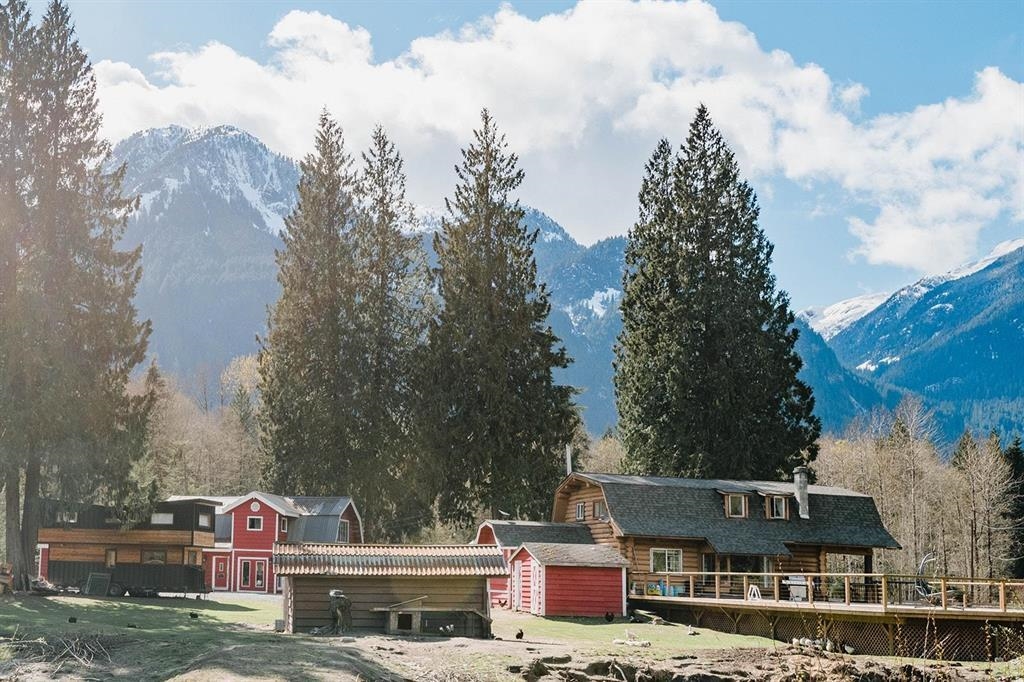 1750 Olsen Road, Squamish, BC, V0N 1H0