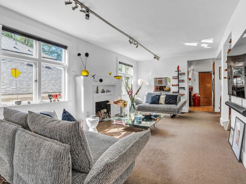 2645 W 12th Avenue, Vancouver BC V6K 2P4