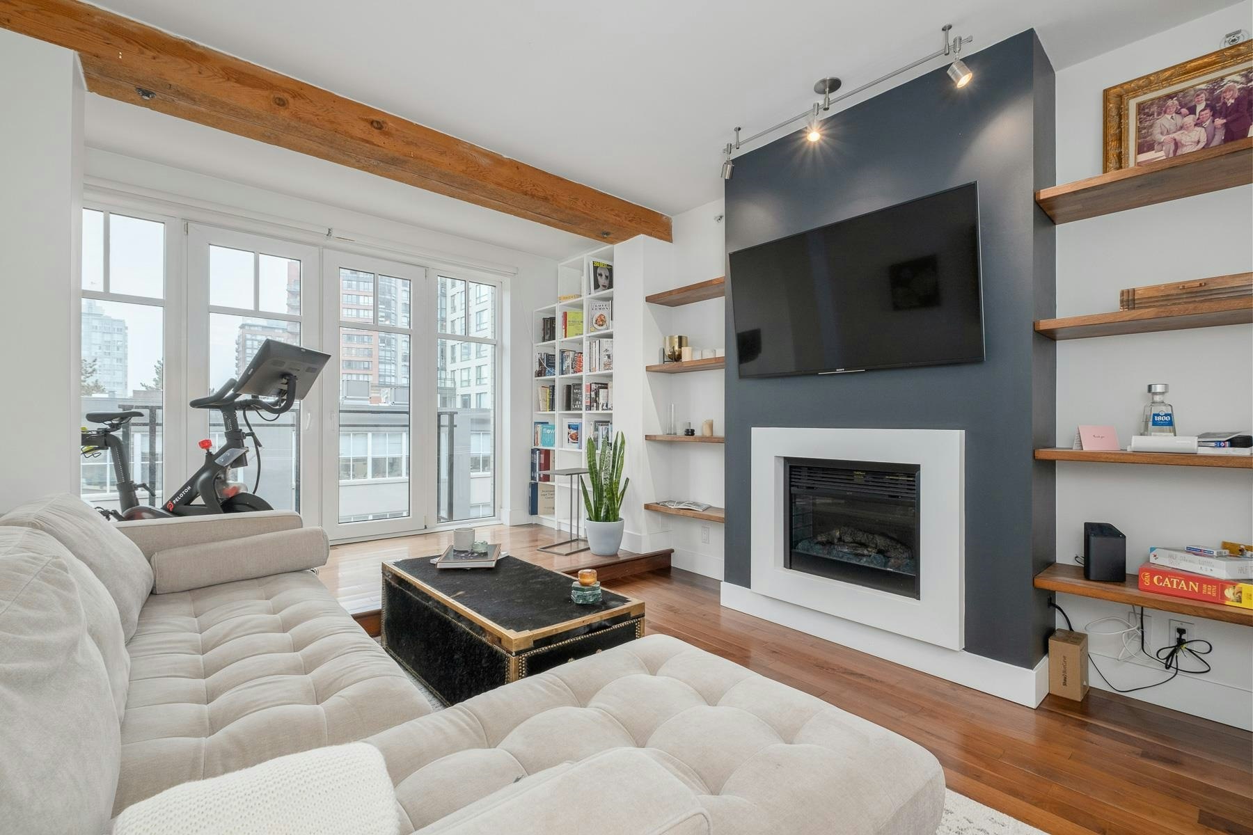 307-1275 Hamilton Street, Vancouver, BC, V6B 1E2