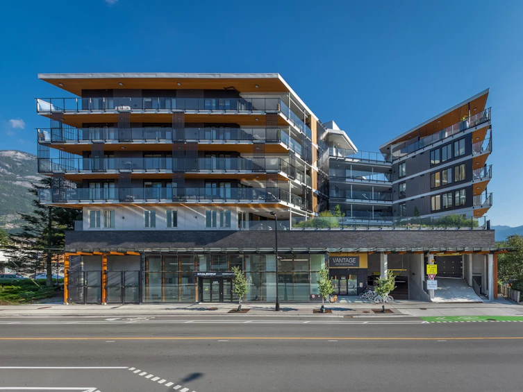401-1365 Pemberton Avenue, Squamish, BC, V8B 0J8