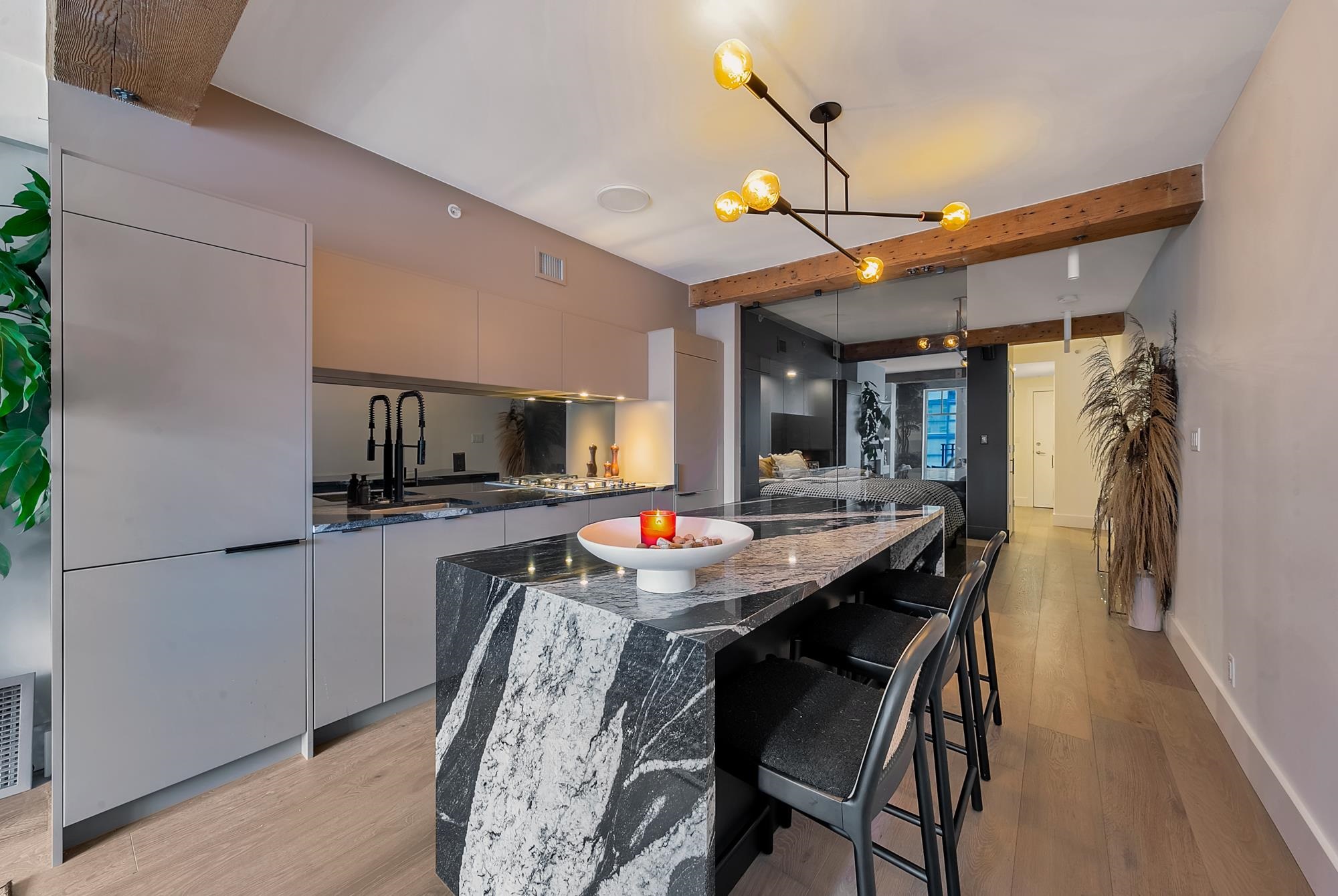 201-1275 Hamilton Street, Vancouver, BC, V6B 1E2