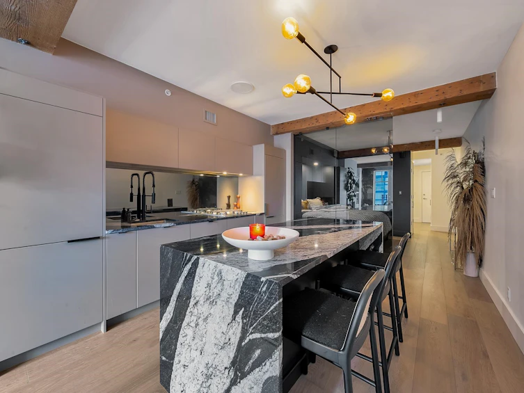 201-1275 Hamilton Street, Vancouver, BC, V6B 1E2