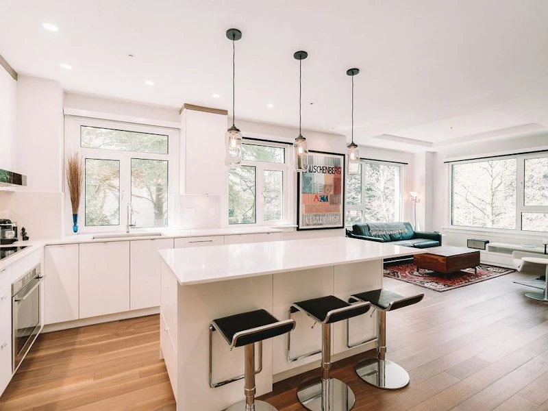 200 - 2088 Barclay Street, Vancouver BC V6G 1L5