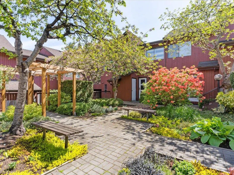 4 - 719 E 31st Avenue, Vancouver BC V5V 2W9