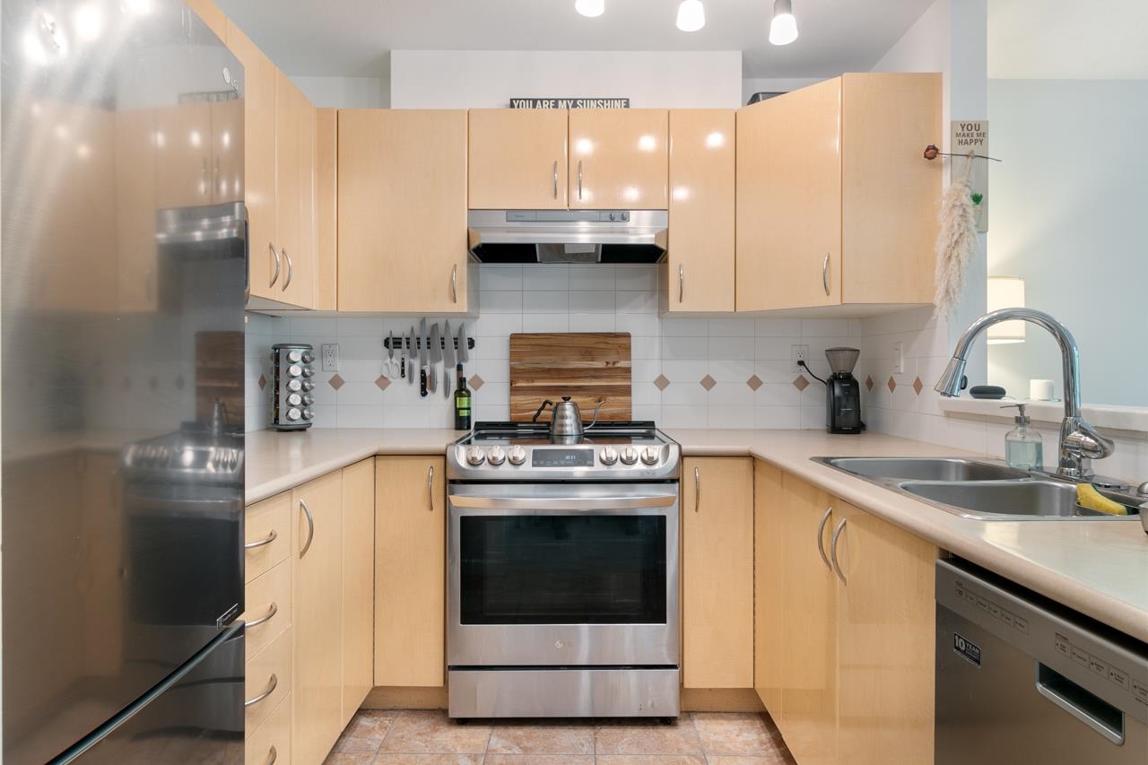 301-3083 W 4th Avenue, Vancouver, BC, V6K 1R4