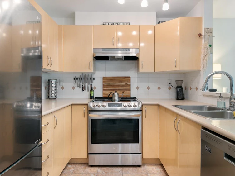 301-3083 W 4th Avenue, Vancouver, BC, V6K 1R4