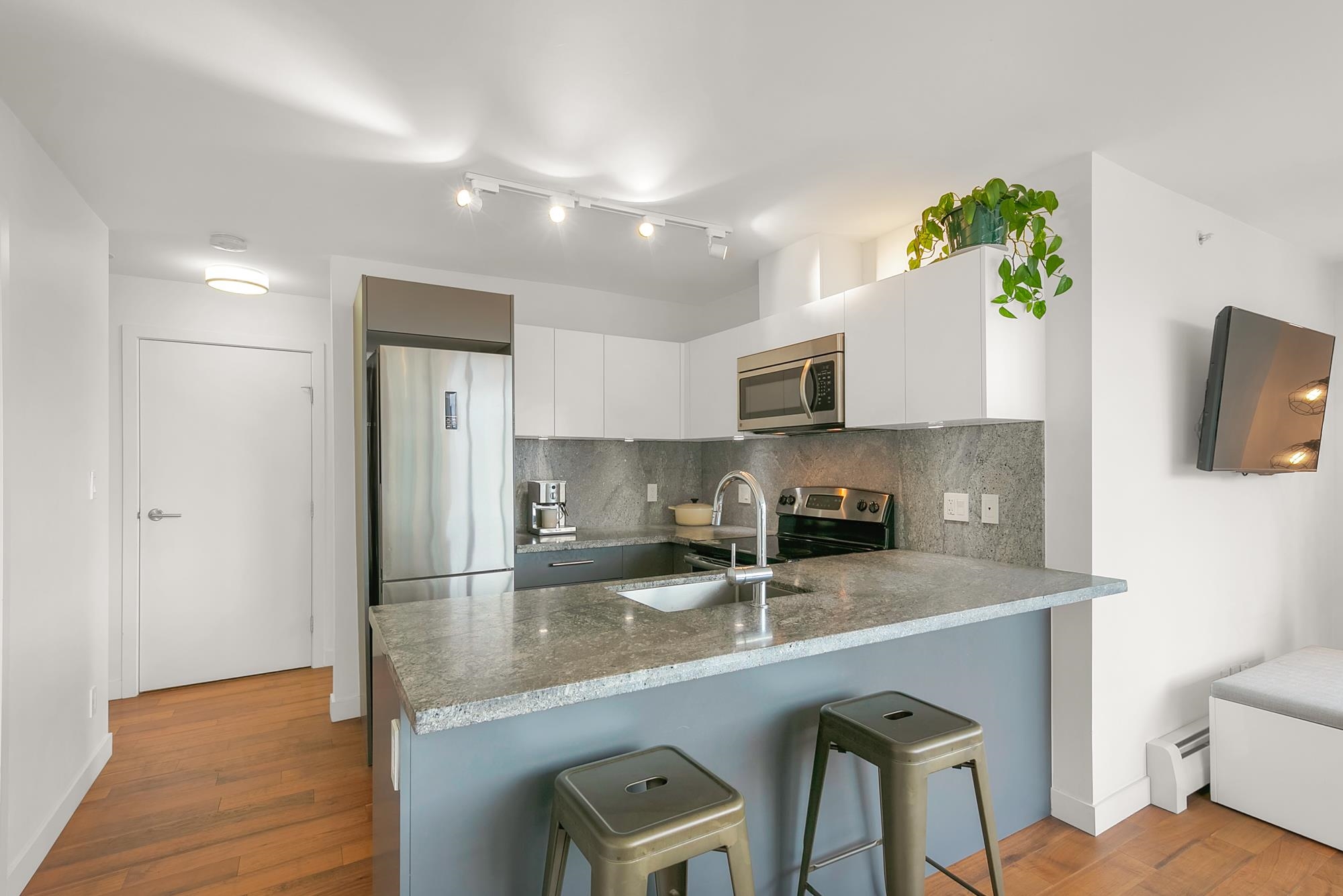 705-188 Keefer Street, Vancouver, BC, V6A 0E3