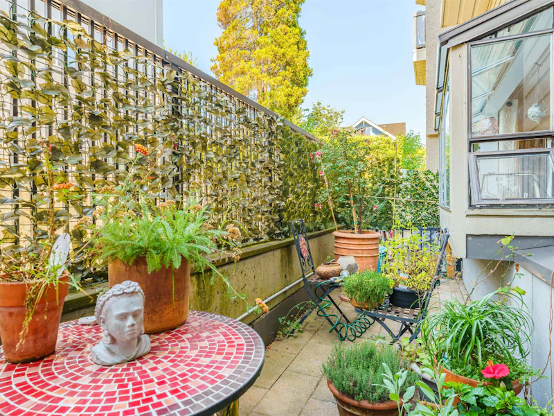 102 - 1875 W 8th Avenue, Vancouver BC V6J 1V9