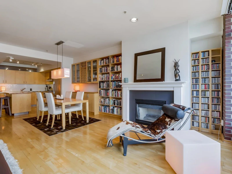203 - 1155 Mainland Street, Vancouver BC V6B 5P2