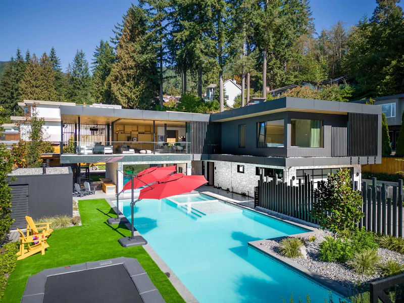 274 W Rockland Road, North Vancouver BC V7N 2W3